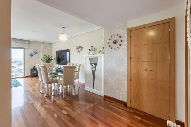 4 bedroom Flat for sale in Granada city with garage - € 695,000 (Ref: 9616109)