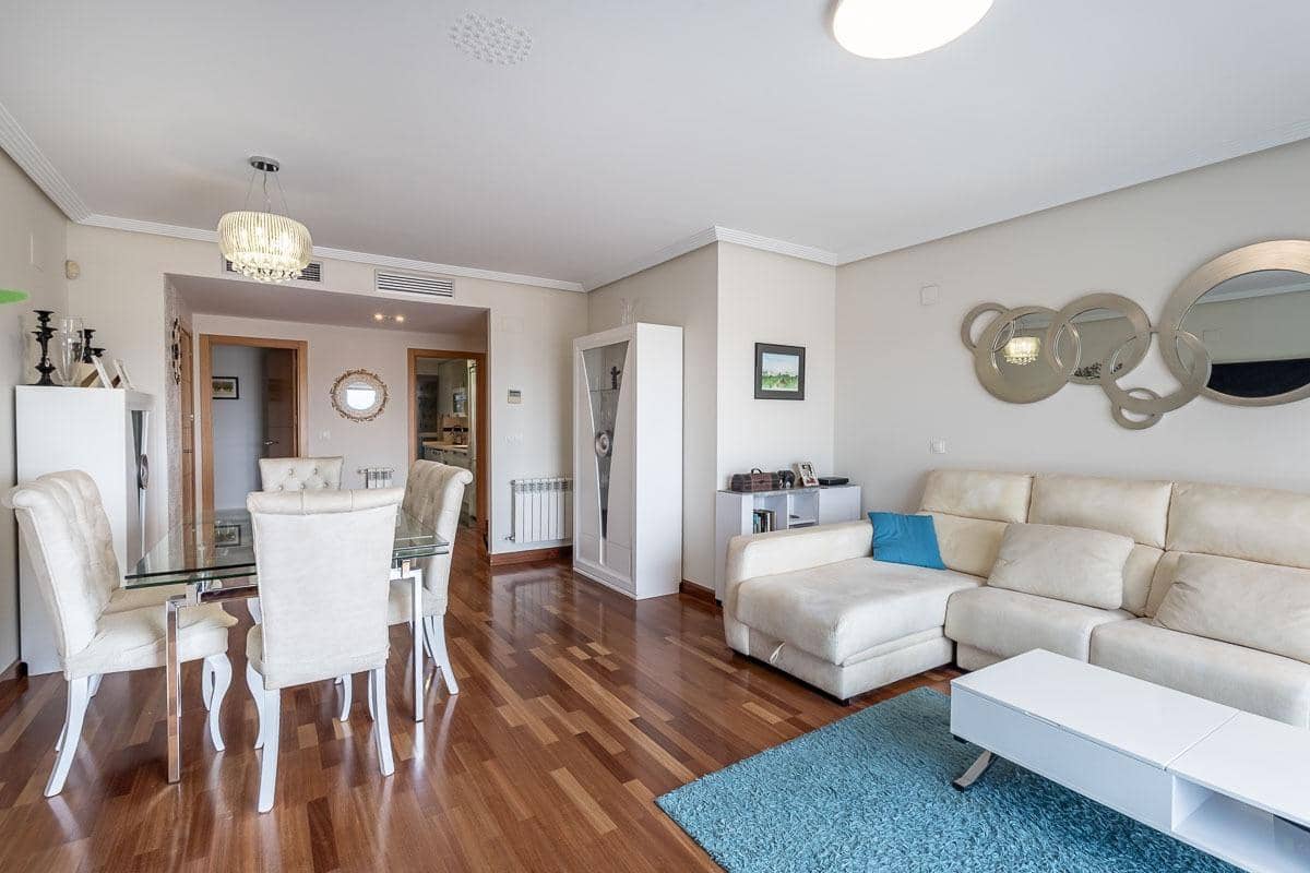 4 bedroom Flat for sale in Granada city with garage - € 695,000 (Ref: 9616109)