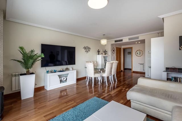 4 bedroom Flat for sale in Granada city with garage - € 695,000 (Ref: 9616109)