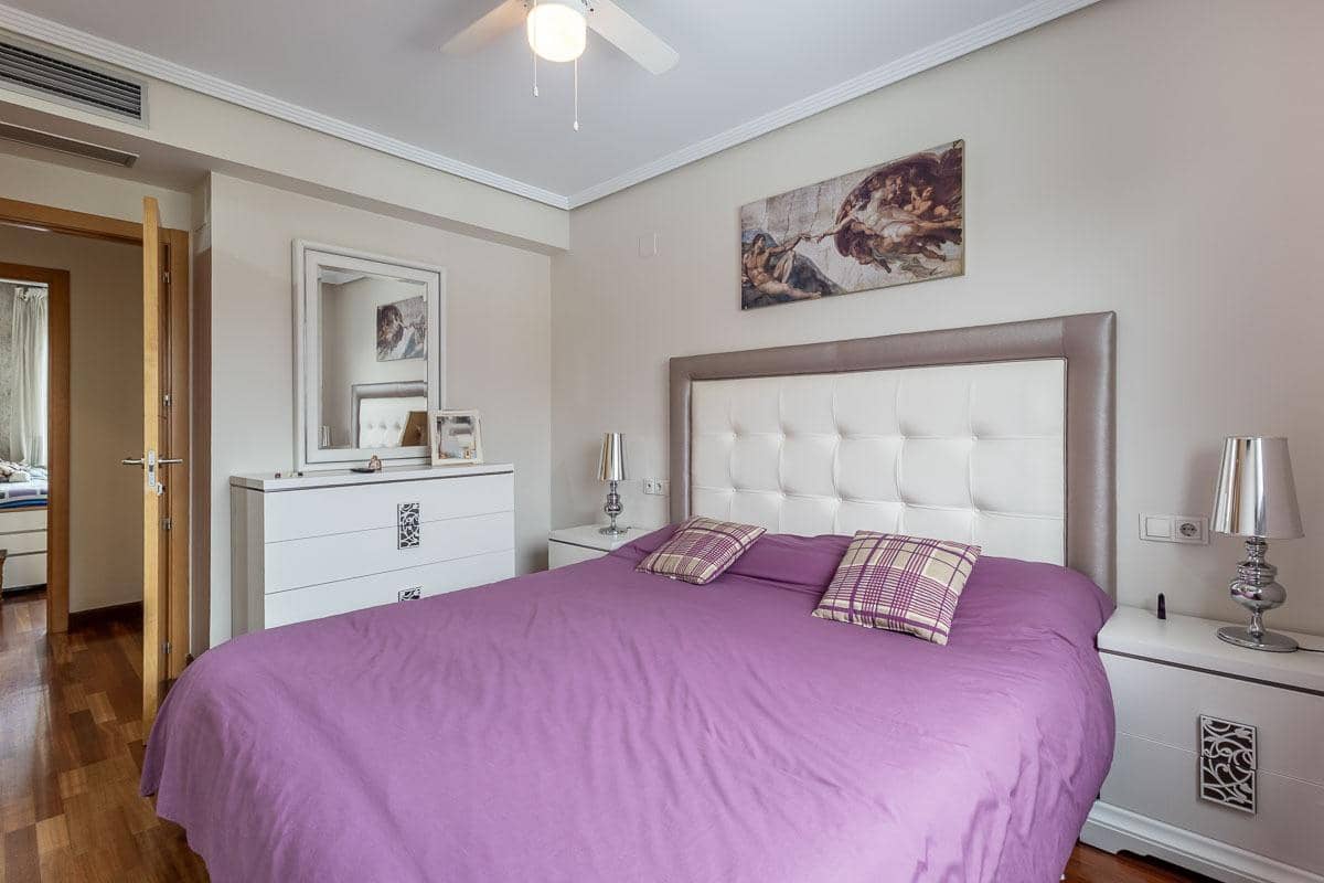 4 bedroom Flat for sale in Granada city with garage - € 695,000 (Ref: 9616109)