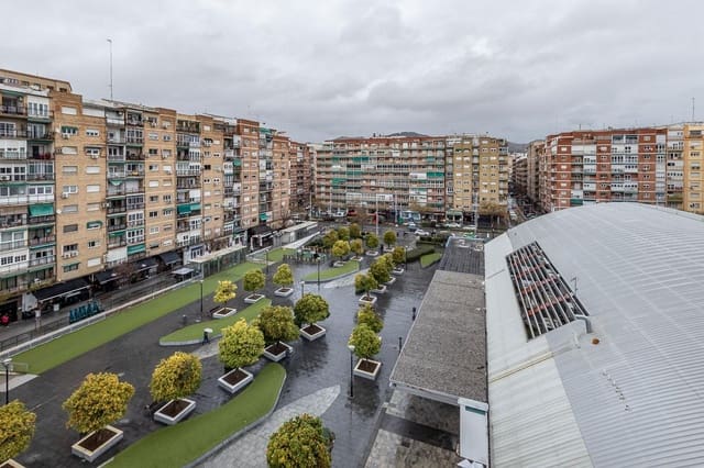 4 bedroom Flat for sale in Granada city with garage - € 695,000 (Ref: 9616109)