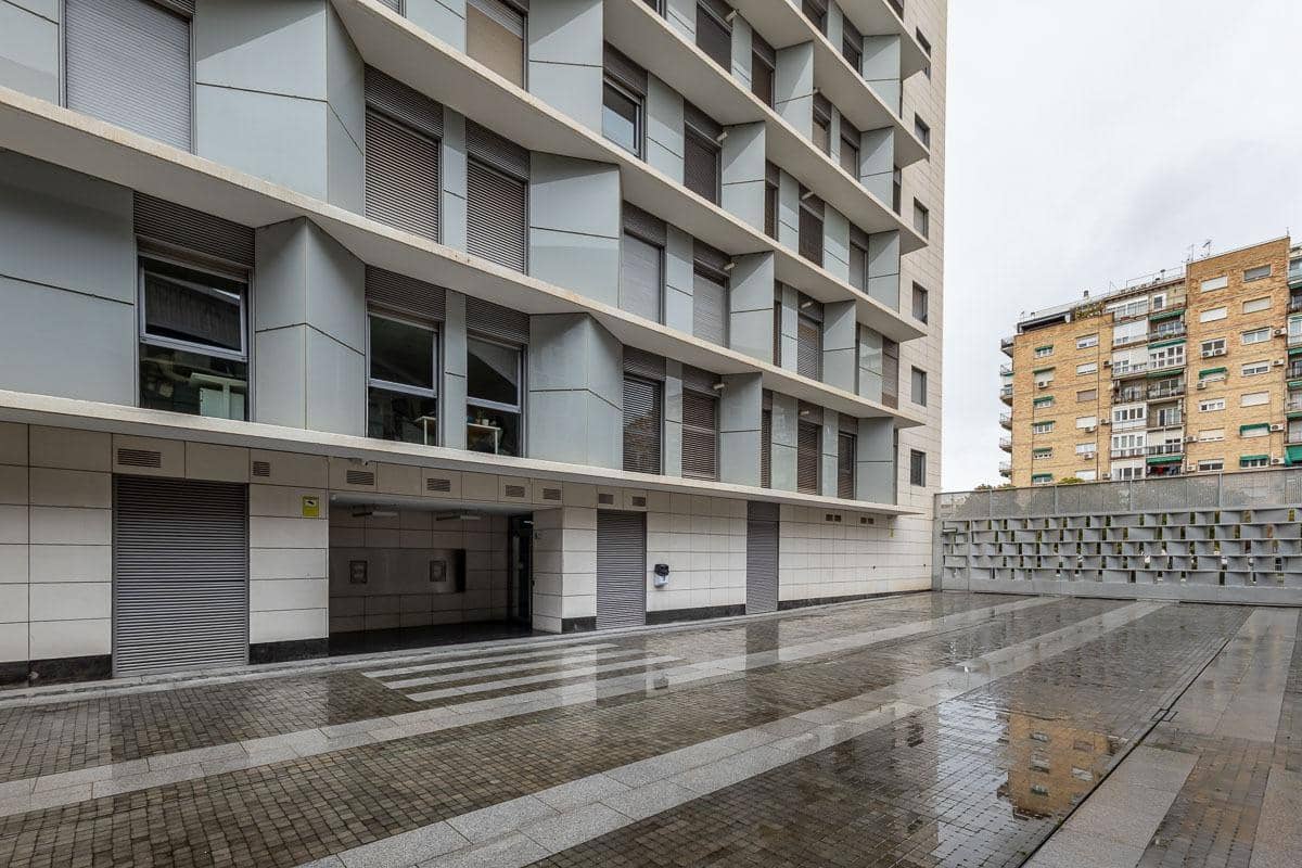 4 bedroom Flat for sale in Granada city with garage - € 695,000 (Ref: 9616109)