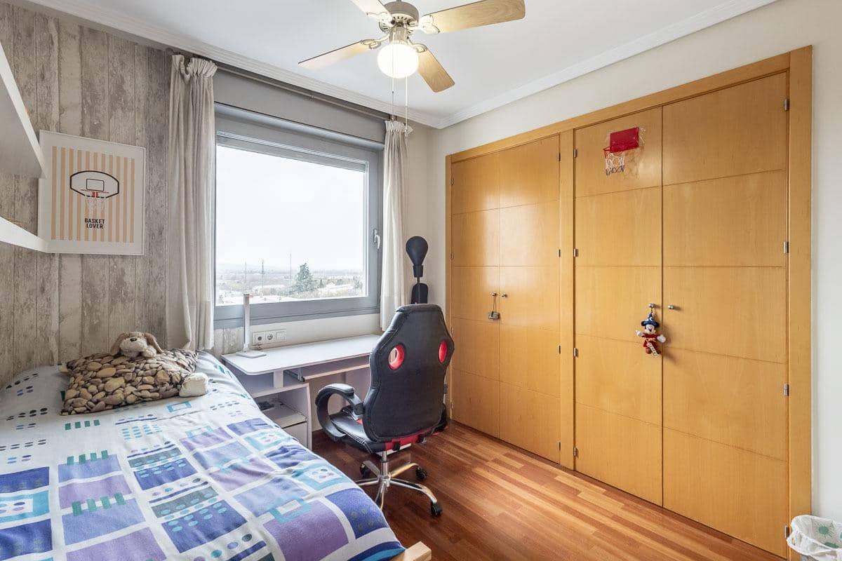 4 bedroom Flat for sale in Granada city with garage - € 695,000 (Ref: 9616109)