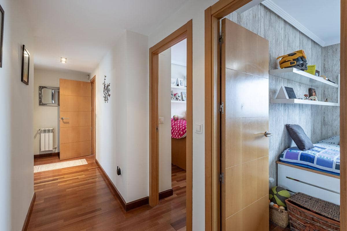 4 bedroom Flat for sale in Granada city with garage - € 695,000 (Ref: 9616109)