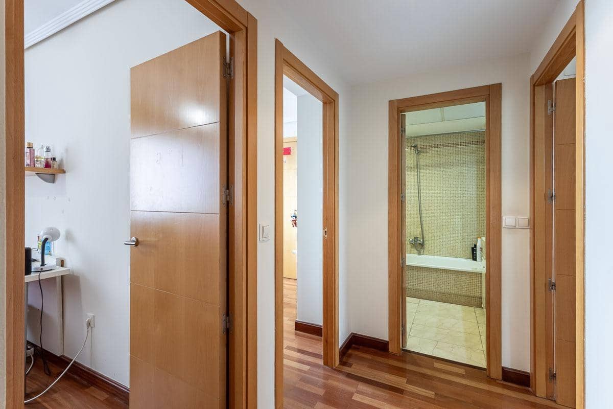 4 bedroom Flat for sale in Granada city with garage - € 695,000 (Ref: 9616109)