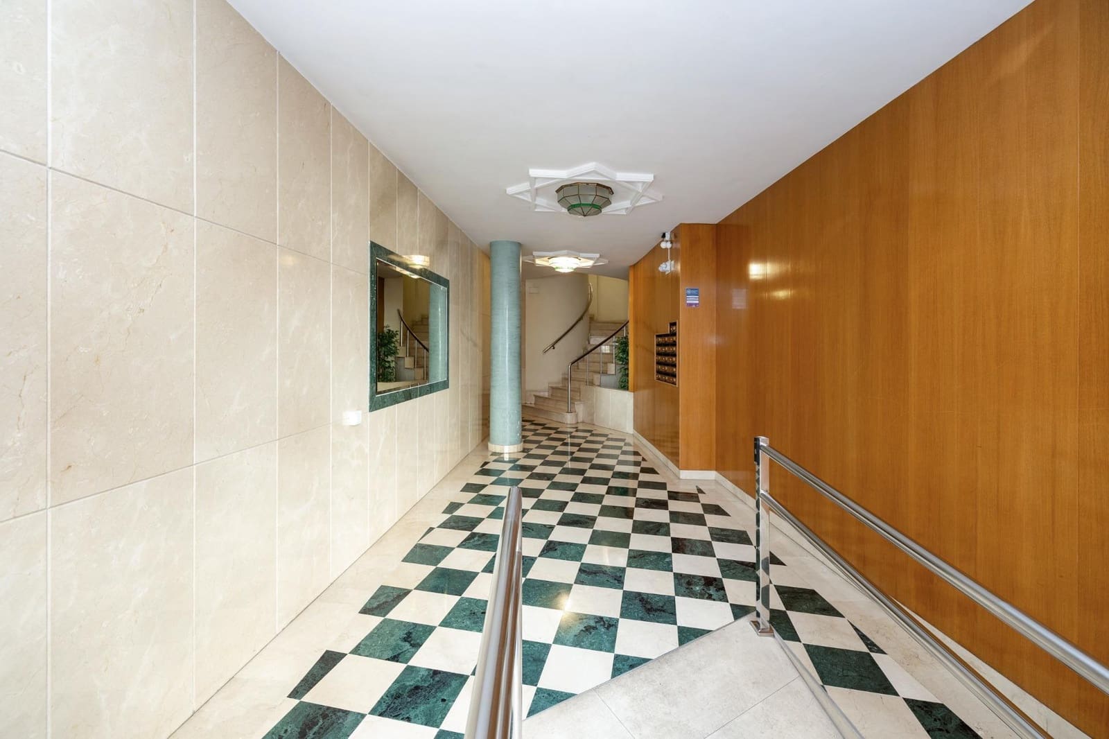 2 soveværelse Lejlighed til salg i Granada by med garage - € 450.000 (Ref: 9619575)