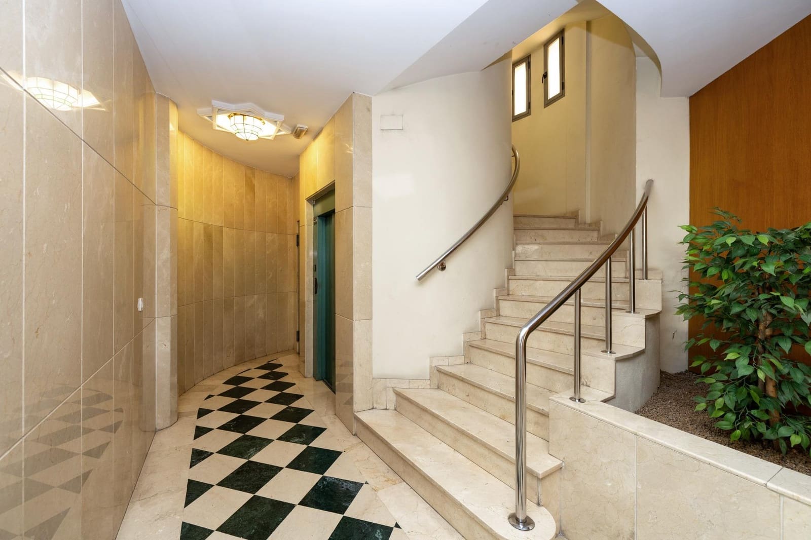 2 soveværelse Lejlighed til salg i Granada by med garage - € 450.000 (Ref: 9619575)