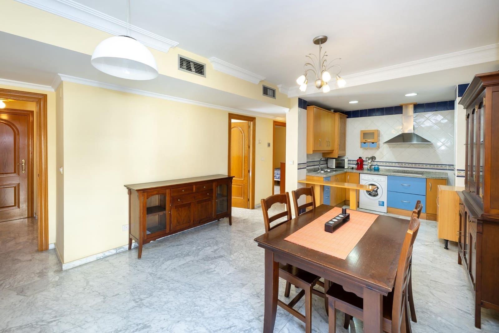 2 soveværelse Lejlighed til salg i Granada by med garage - € 450.000 (Ref: 9619575)