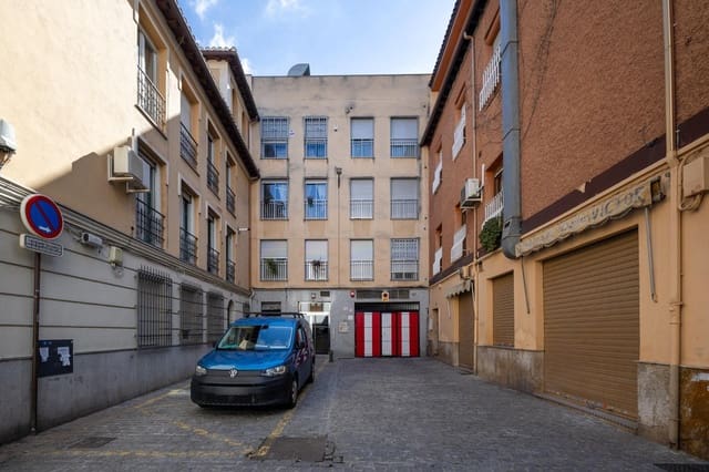 2 soveværelse Lejlighed til salg i Centro, Granada by med garage - € 450.000 (Ref: 9619575)