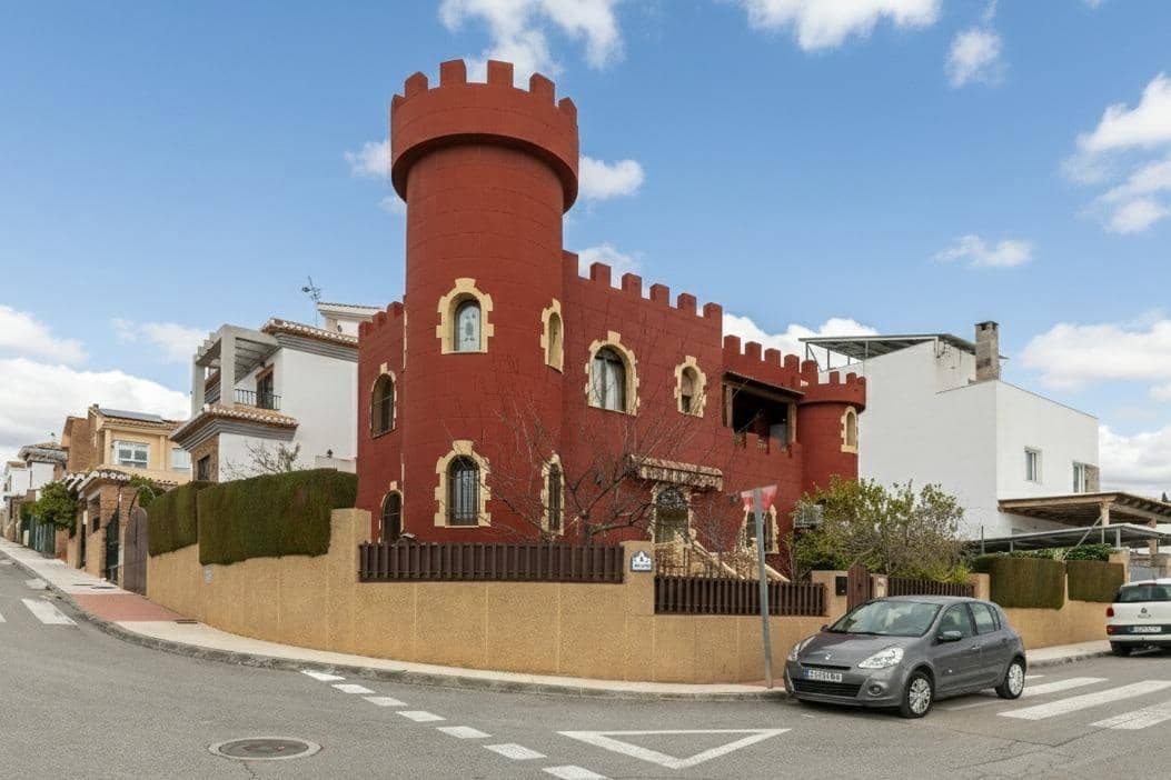 6 soverom Villa til salgs i Peligros med svømmebasseng - € 360 000 (Ref: 9619576)