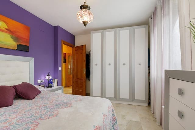 6 soverom Villa til salgs i Peligros med svømmebasseng - € 360 000 (Ref: 9619576)