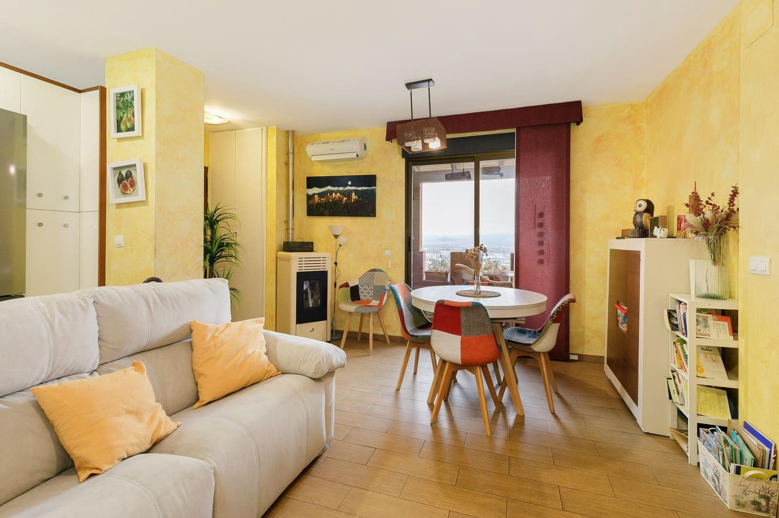 6 soverom Villa til salgs i Peligros med svømmebasseng - € 360 000 (Ref: 9619576)