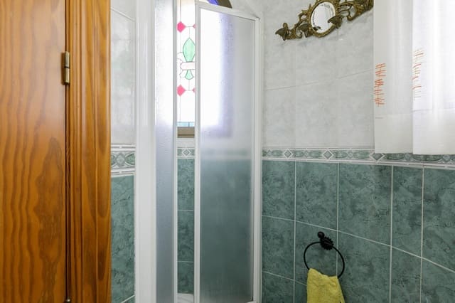 6 soverom Villa til salgs i Peligros med svømmebasseng - € 360 000 (Ref: 9619576)