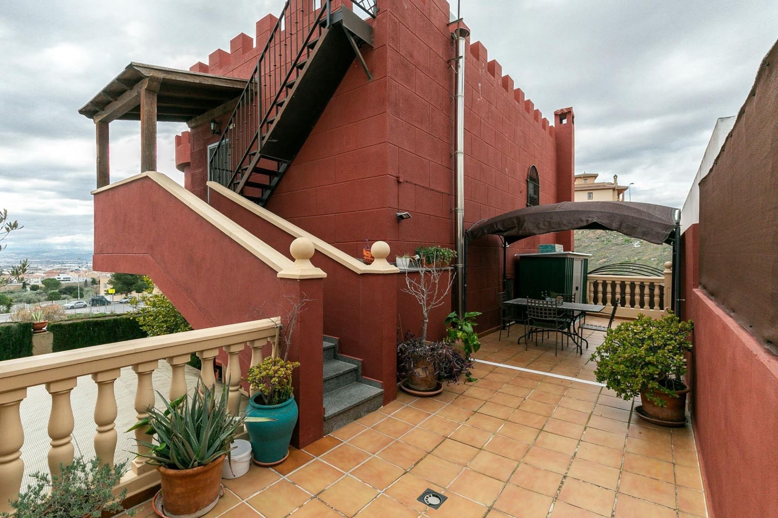 6 soverom Villa til salgs i Peligros med svømmebasseng - € 360 000 (Ref: 9619576)