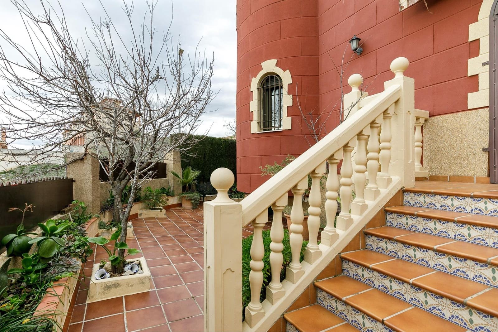 6 soverom Villa til salgs i Peligros med svømmebasseng - € 360 000 (Ref: 9619576)