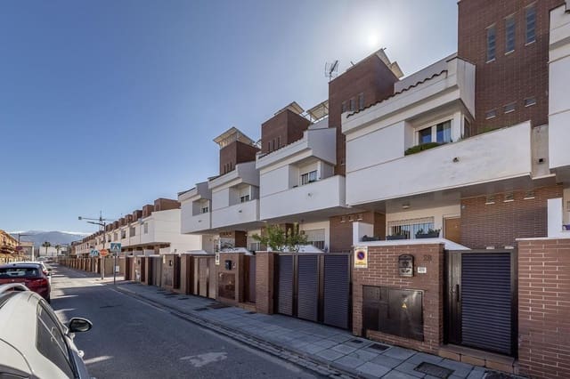 4 sovrum Radhus till salu i Churriana de la Vega med garage - 385 000 € (Ref: 9619578)