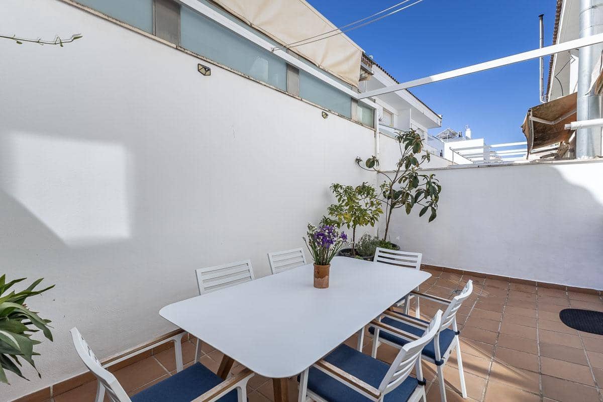 4 sovrum Radhus till salu i Churriana de la Vega med garage - 385 000 € (Ref: 9619578)