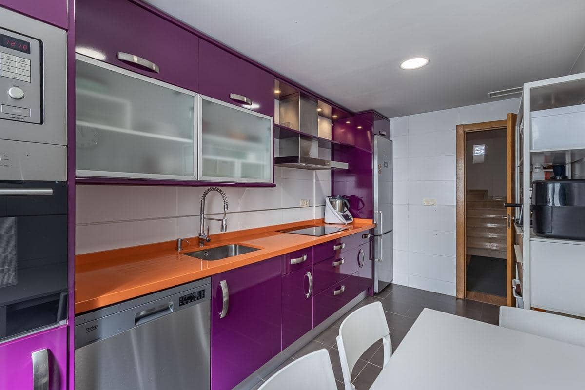 4 sovrum Radhus till salu i Churriana de la Vega med garage - 385 000 € (Ref: 9619578)