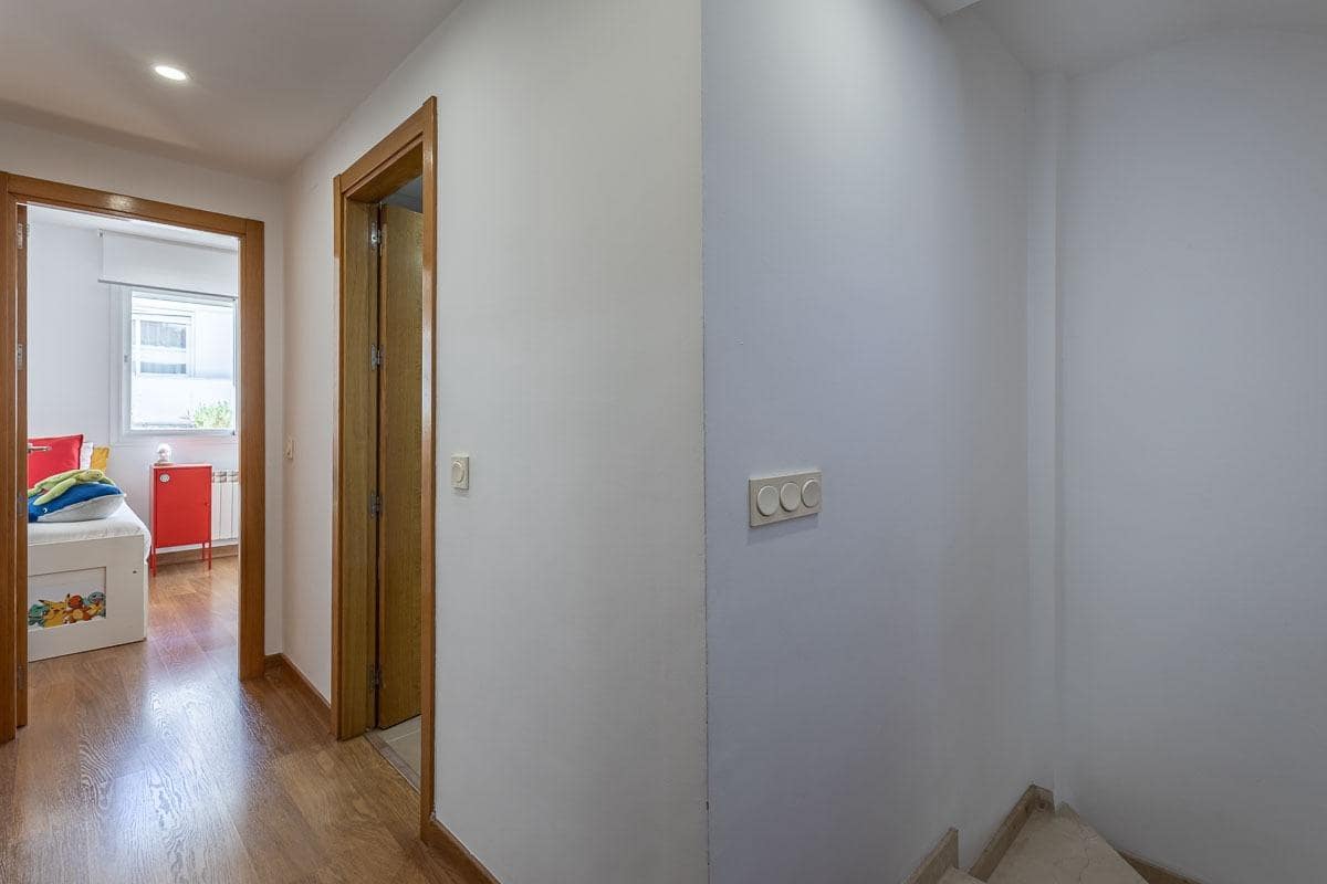 4 sovrum Radhus till salu i Churriana de la Vega med garage - 385 000 € (Ref: 9619578)