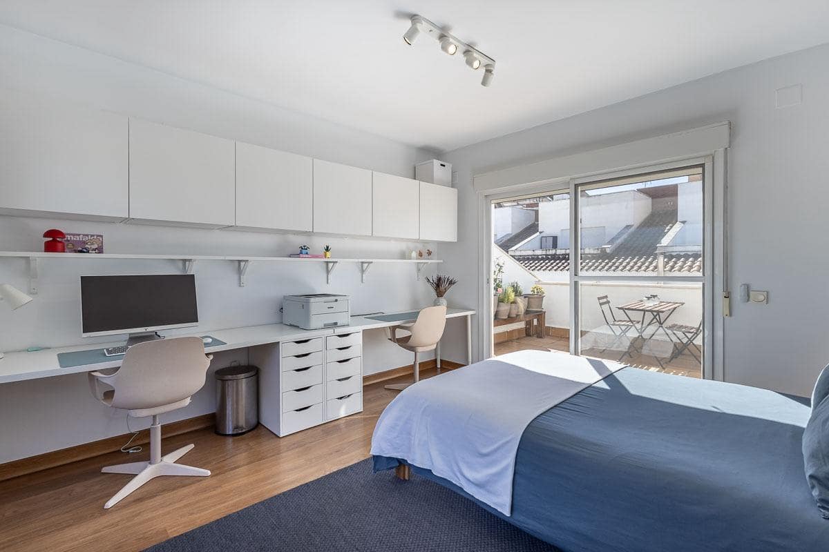 4 sovrum Radhus till salu i Churriana de la Vega med garage - 385 000 € (Ref: 9619578)