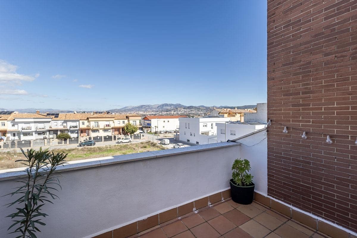 4 sovrum Radhus till salu i Churriana de la Vega med garage - 385 000 € (Ref: 9619578)