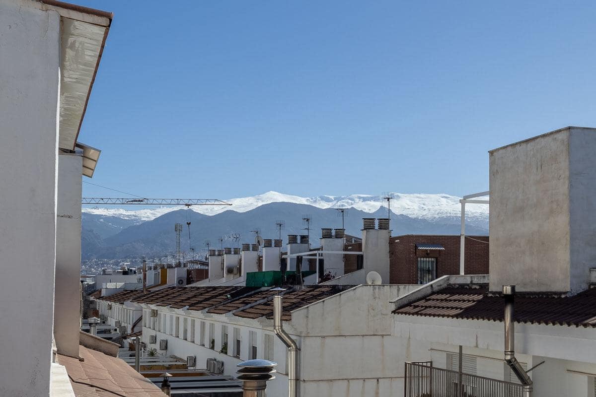 4 sovrum Radhus till salu i Churriana de la Vega med garage - 385 000 € (Ref: 9619578)