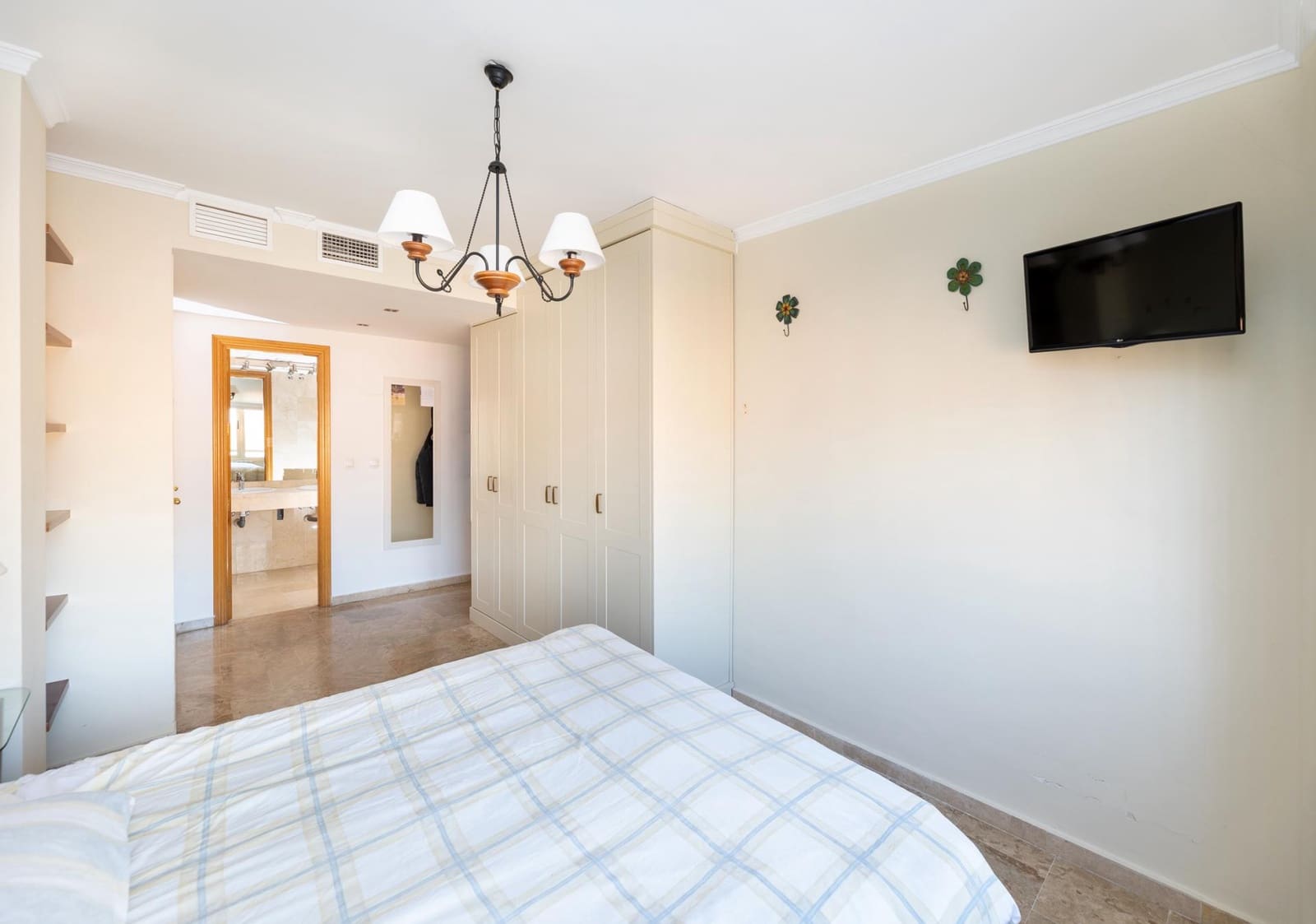 4 sovrum Lägenhet till salu i Granada stad med pool garage - 480 000 € (Ref: 9625931)