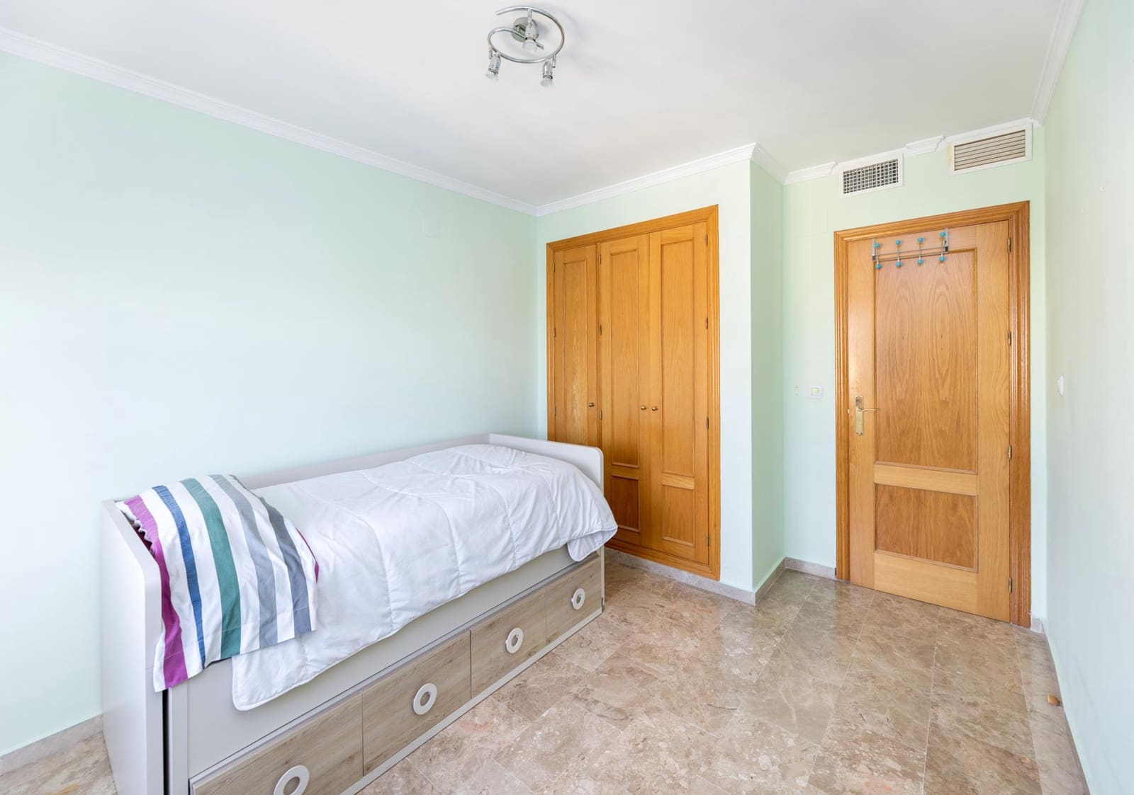 4 sovrum Lägenhet till salu i Granada stad med pool garage - 480 000 € (Ref: 9625931)