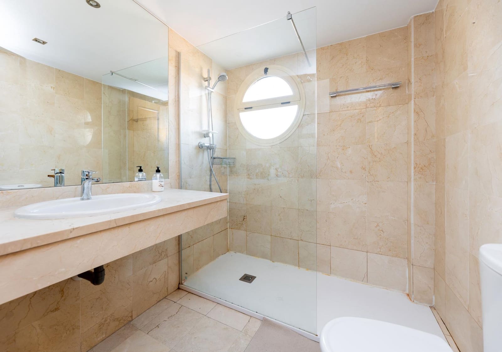 4 sovrum Lägenhet till salu i Granada stad med pool garage - 480 000 € (Ref: 9625931)