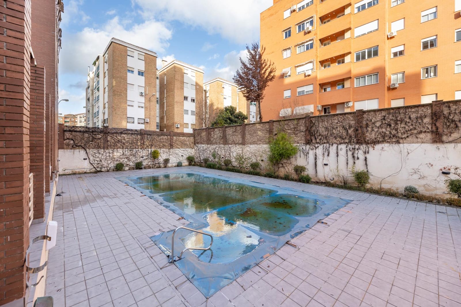 4 sovrum Lägenhet till salu i Granada stad med pool garage - 480 000 € (Ref: 9625931)
