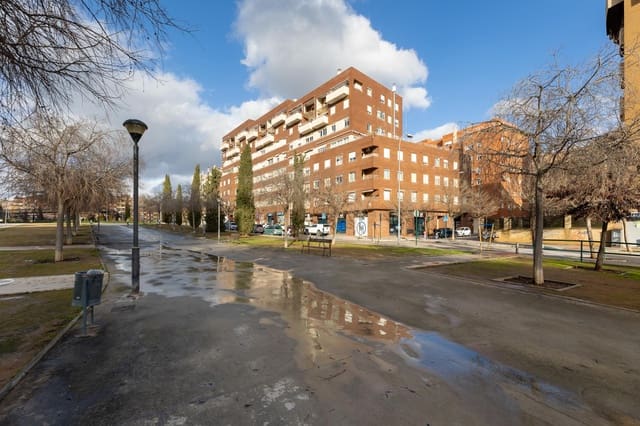 4 sovrum Lägenhet till salu i Granada stad med pool garage - 480 000 € (Ref: 9625931)