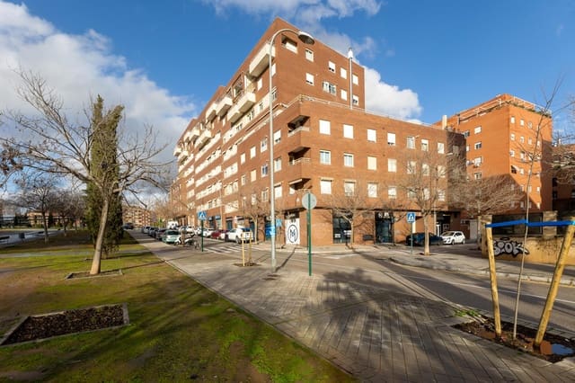 4 sovrum Lägenhet till salu i Granada stad med pool garage - 480 000 € (Ref: 9625931)