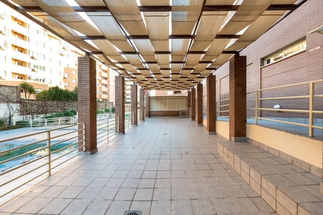 4 sovrum Lägenhet till salu i Granada stad med pool garage - 480 000 € (Ref: 9625931)