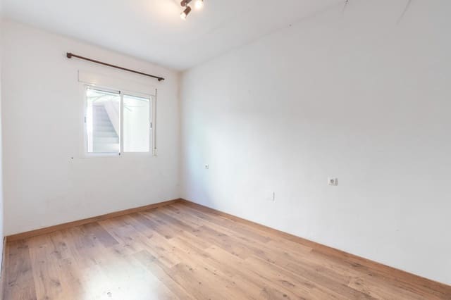 5 makuuhuone Omakotitalo myytävänä paikassa Santa Fe mukana 
autotalli - 174 900 € (Ref: 9625936)