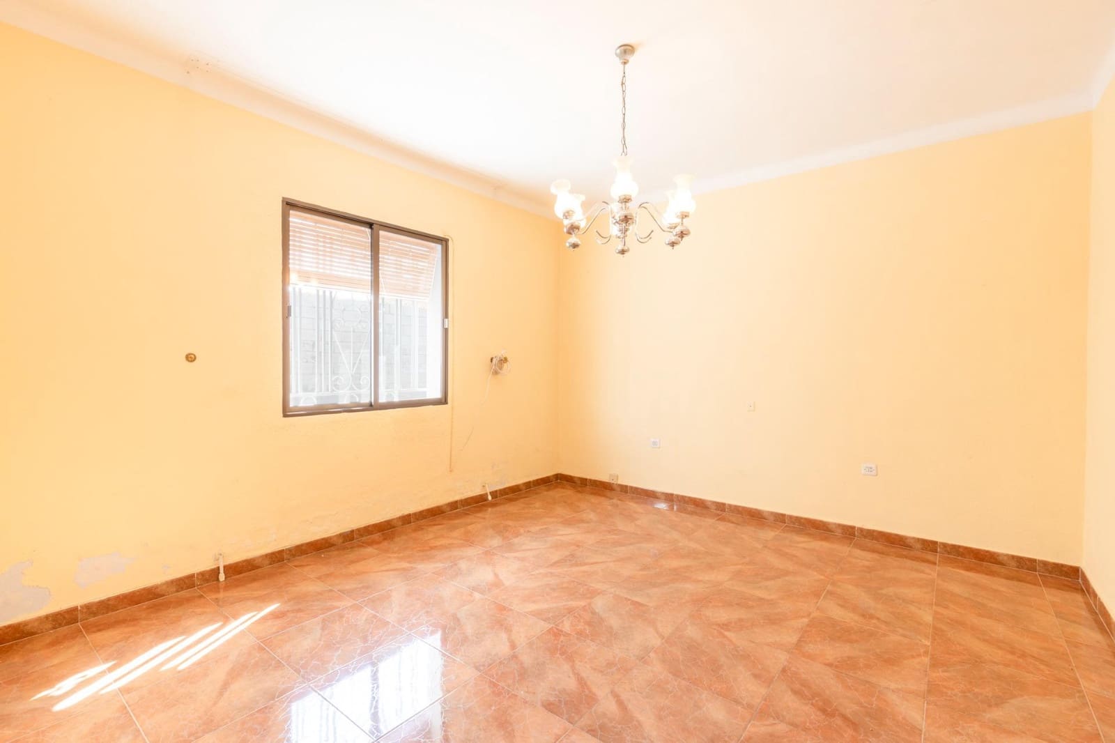 5 bedroom Townhouse for sale in Santa Fe with garage - € 174,900 (Ref: 9625936)