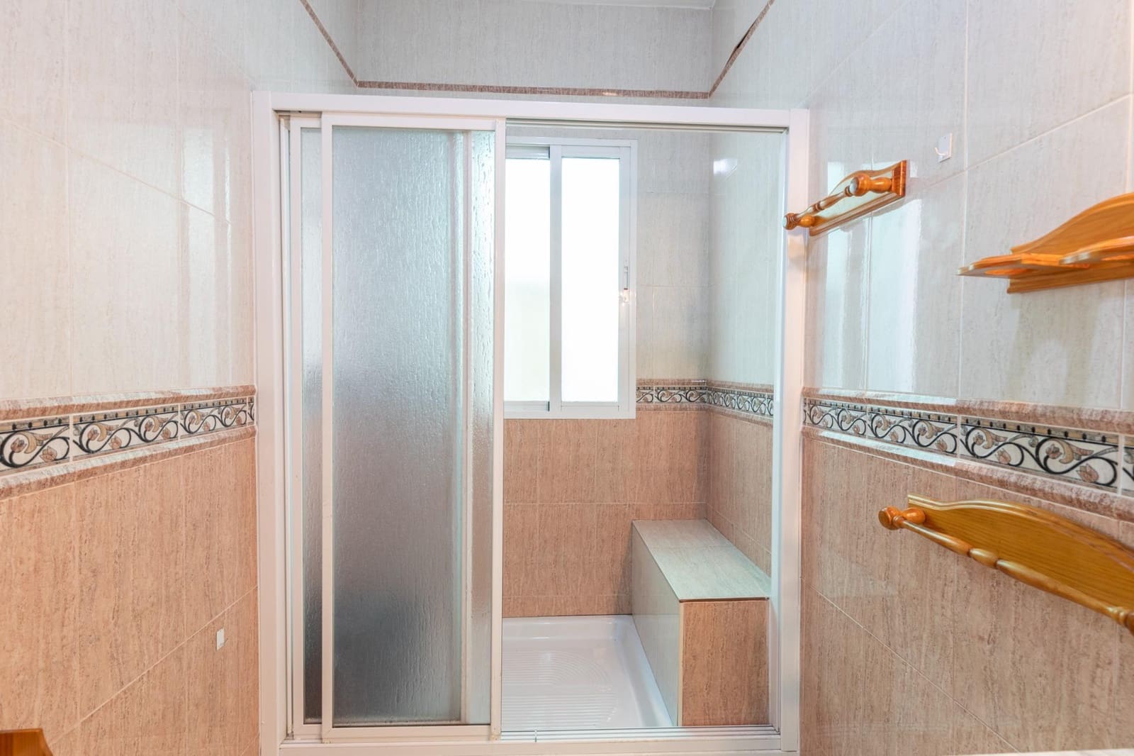 5 bedroom Townhouse for sale in Santa Fe with garage - € 174,900 (Ref: 9625936)