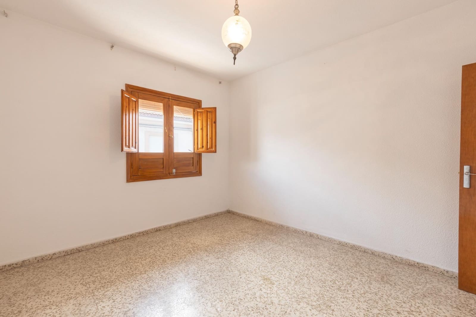 5 bedroom Townhouse for sale in Santa Fe with garage - € 174,900 (Ref: 9625936)