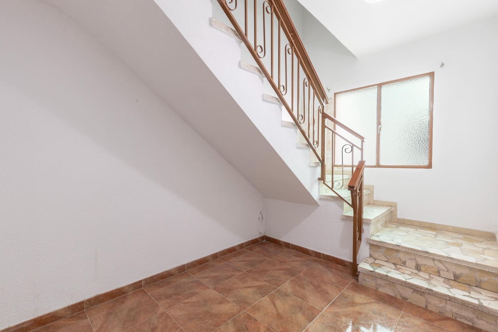 5 bedroom Townhouse for sale in Santa Fe with garage - € 174,900 (Ref: 9625936)