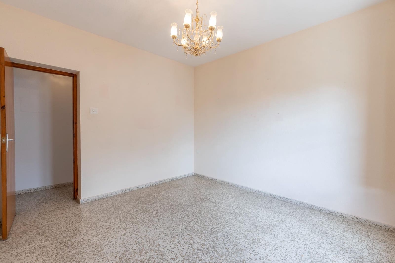 5 bedroom Townhouse for sale in Santa Fe with garage - € 174,900 (Ref: 9625936)