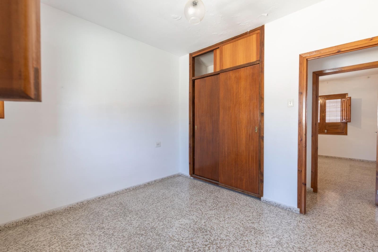 5 bedroom Townhouse for sale in Santa Fe with garage - € 174,900 (Ref: 9625936)