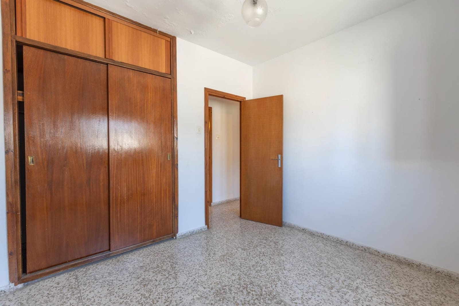 5 bedroom Townhouse for sale in Santa Fe with garage - € 174,900 (Ref: 9625936)