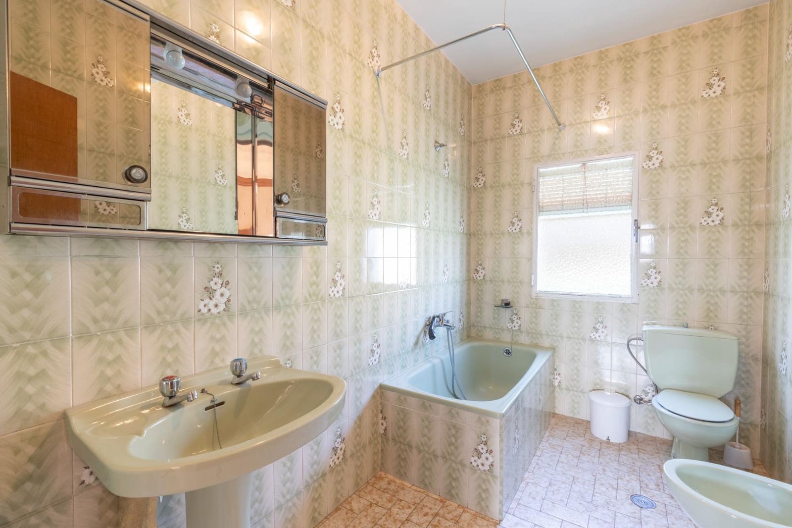 5 bedroom Townhouse for sale in Santa Fe with garage - € 174,900 (Ref: 9625936)