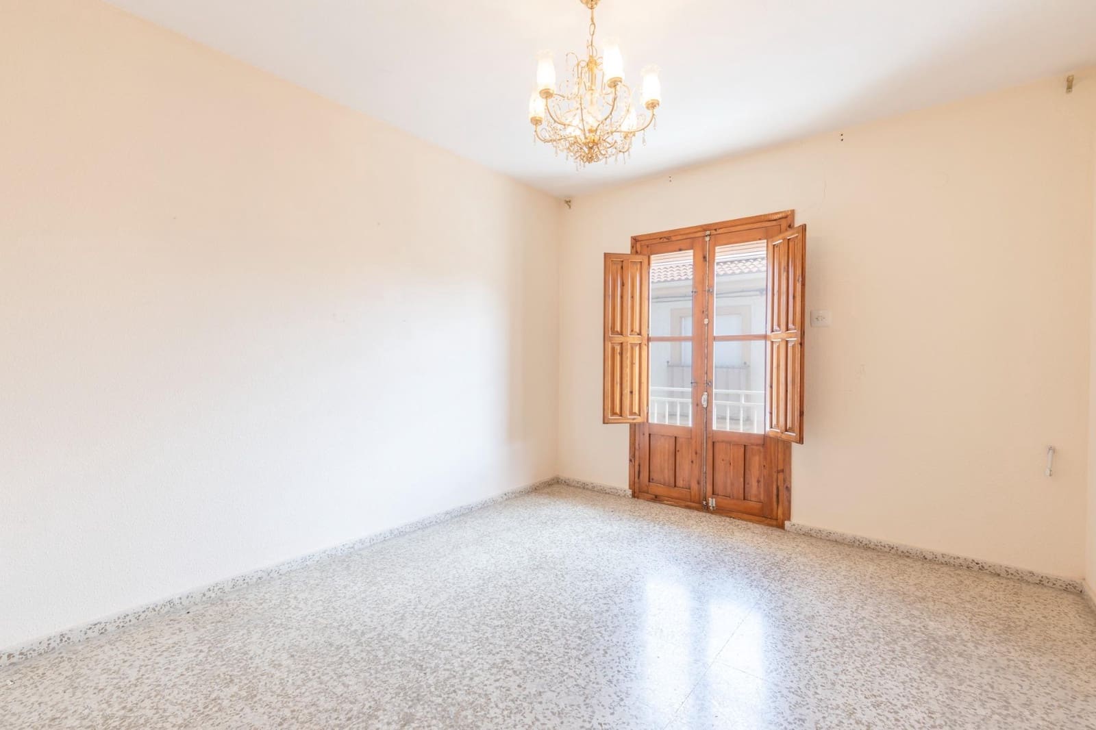 5 bedroom Townhouse for sale in Santa Fe with garage - € 174,900 (Ref: 9625936)