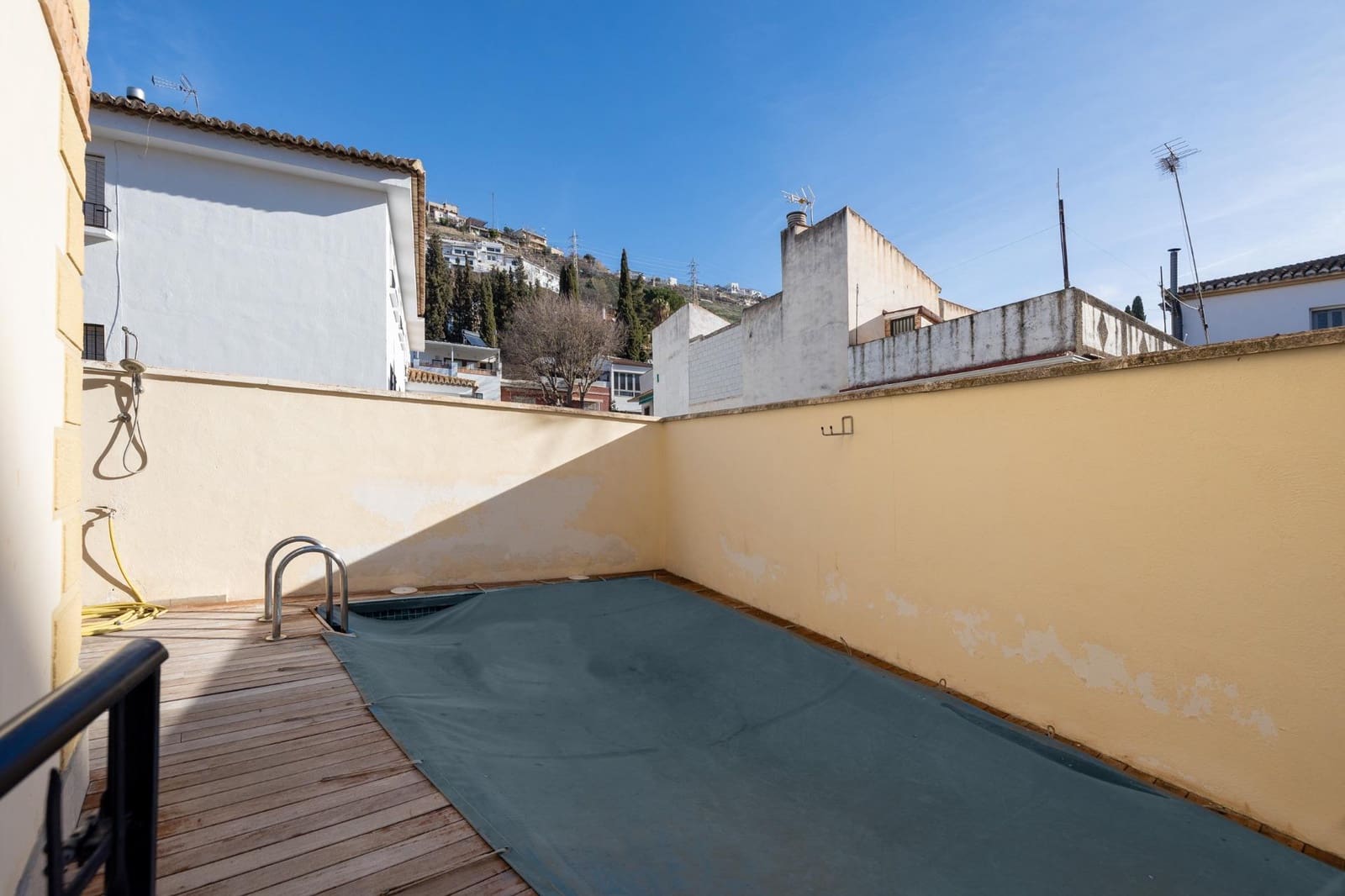 16 slaapkamer Villa te koop in Granada stad met zwembad - € 1.100.000 (Ref: 9634547)