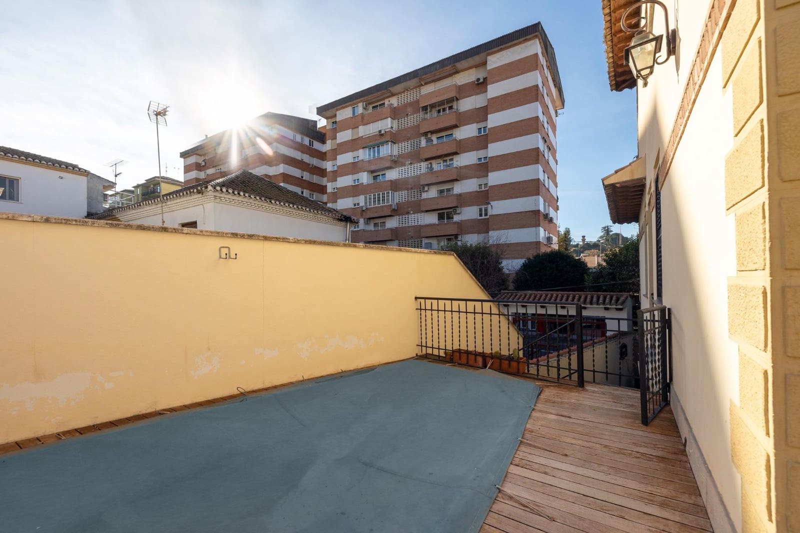 16 slaapkamer Villa te koop in Granada stad met zwembad - € 1.100.000 (Ref: 9634547)