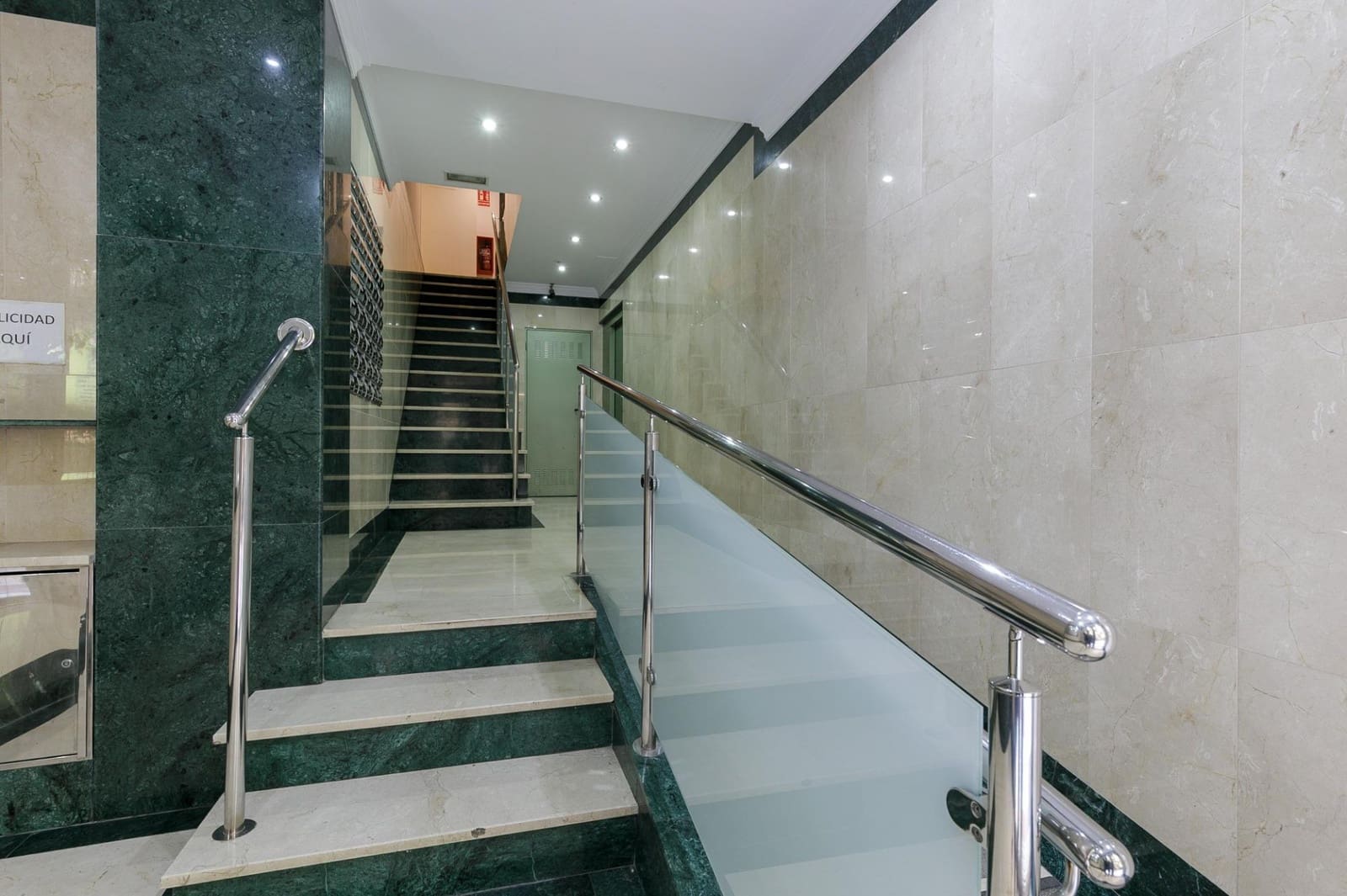 2 slaapkamer Penthouse te koop in Granada stad - € 329.000 (Ref: 9634550)