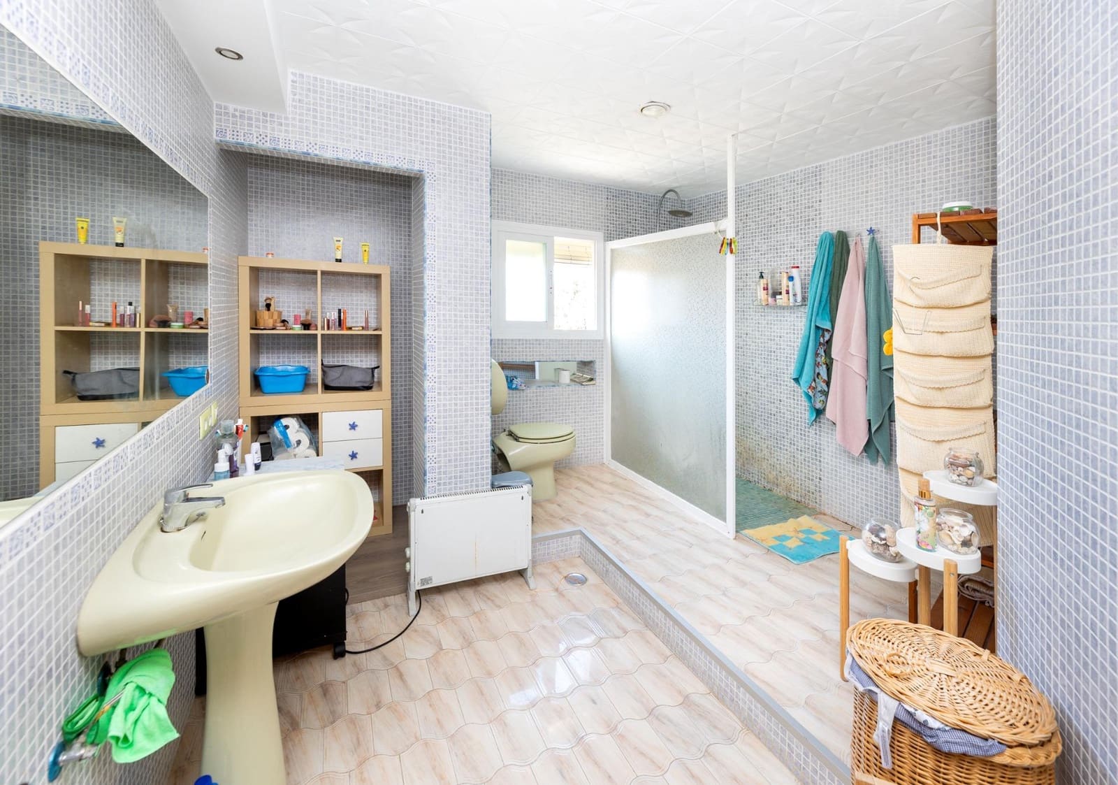 6 makuuhuone Paritalo myytävänä paikassa Belicena - 350 000 € (Ref: 9634552)