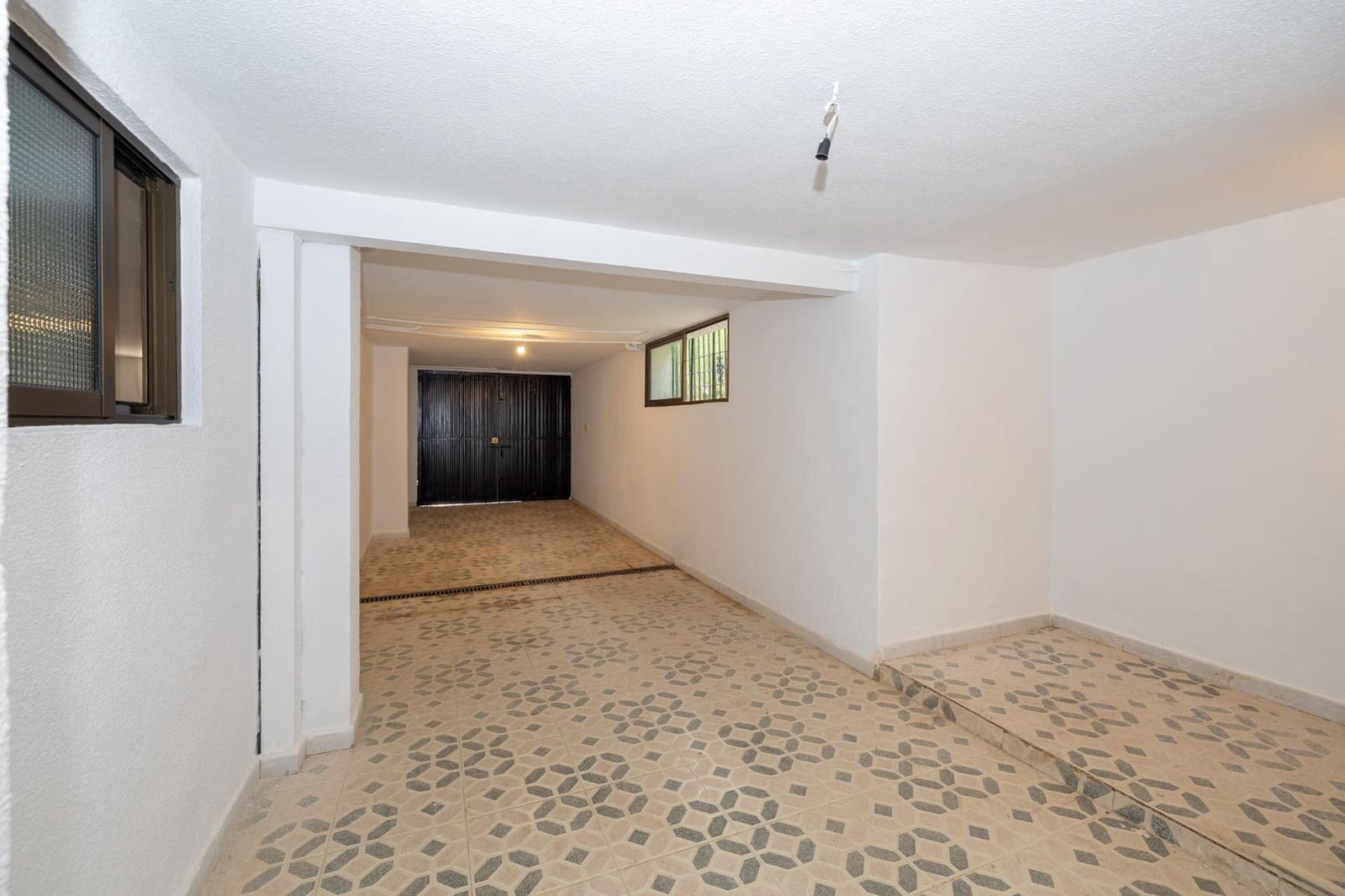 7 slaapkamer Villa te koop in Otura met zwembad garage - € 420.000 (Ref: 9637861)