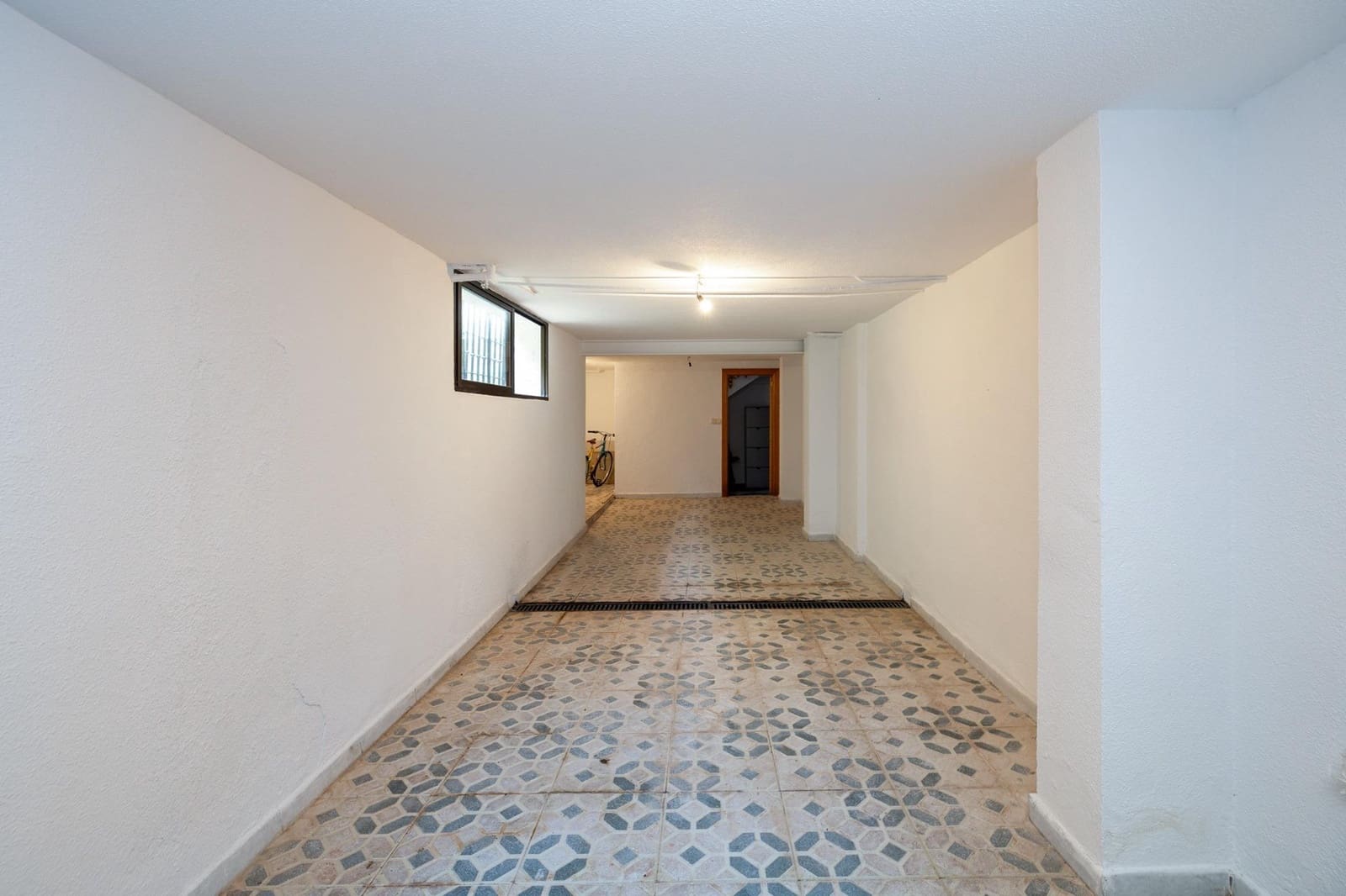 7 slaapkamer Villa te koop in Otura met zwembad garage - € 420.000 (Ref: 9637861)