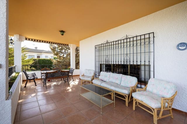 7 slaapkamer Villa te koop in Otura met zwembad garage - € 420.000 (Ref: 9637861)